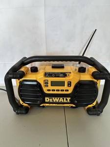 DEWALT DC012 Work Site Charger Radio AM/FM with 3 Plug Outlets and Battery