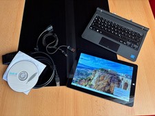 Laptop/Tablet mit Kabel und Software für Fehlerdiagnose und Fahrzeugcodierung VW