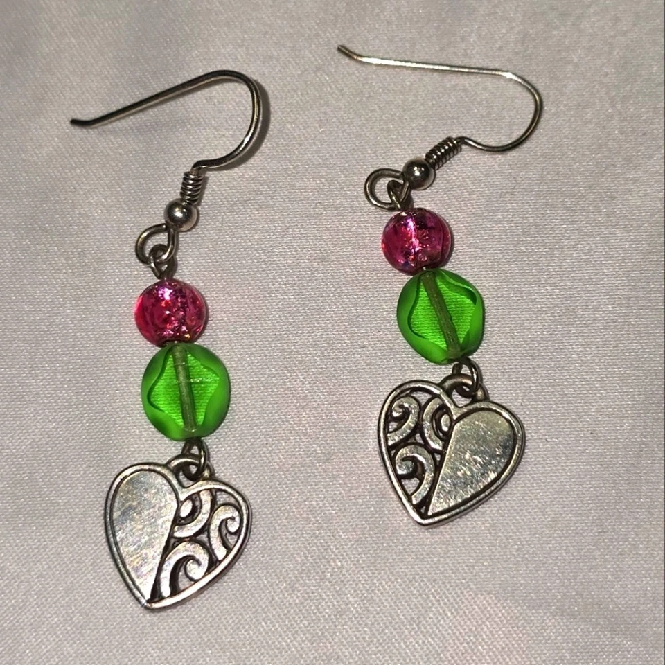 Brincos pendentes de gota Brighton verde rosa miçangas coração amuleto joia tom prata - Imagem 4 de 4