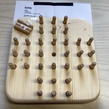 Solitär Spielbrett mit 32 Holzstifte