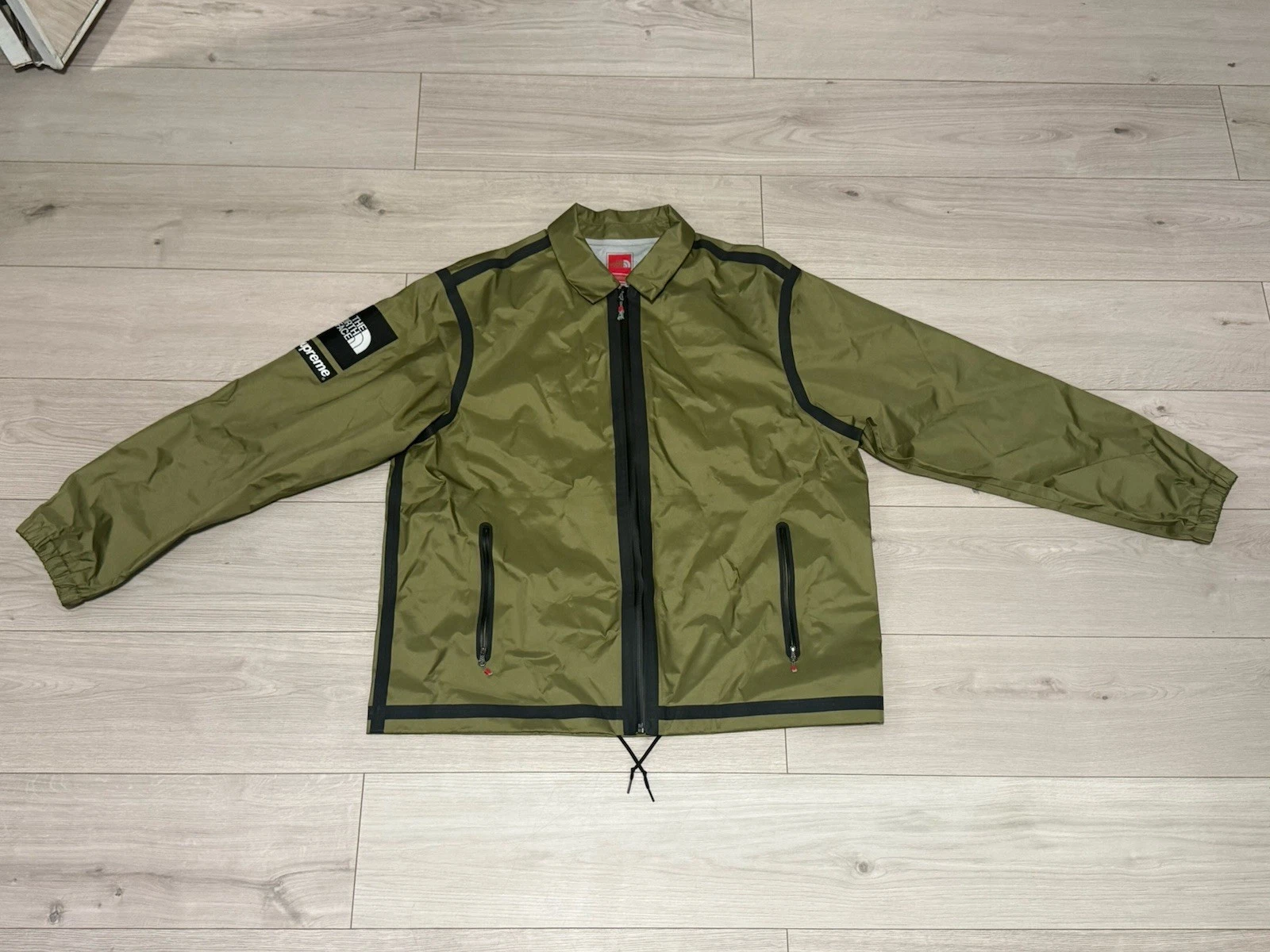 Giacca da allenatore Supreme The North Face Summit Series con cuciture a nastro esterne taglia Large oliva