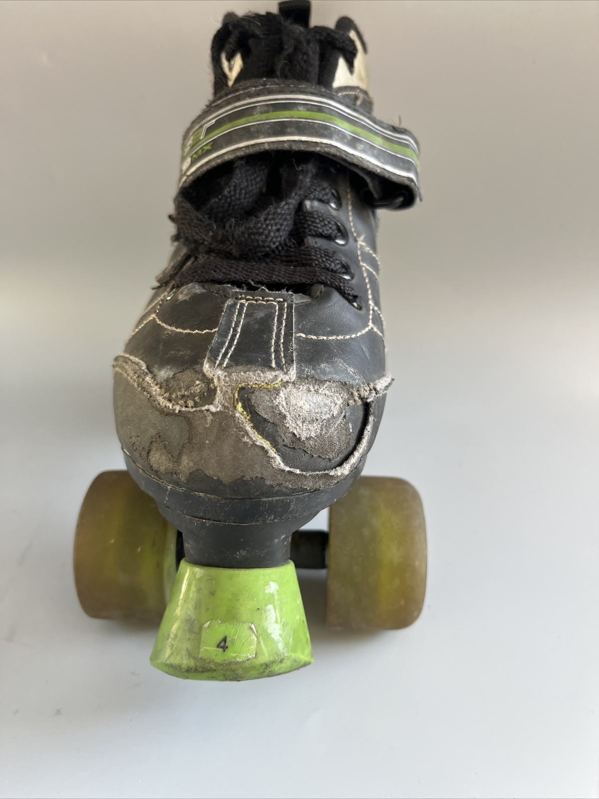 ROLLER DERBY Laser 7.9 MX Speed Roller Skates Size 4 Roller Hockey Black