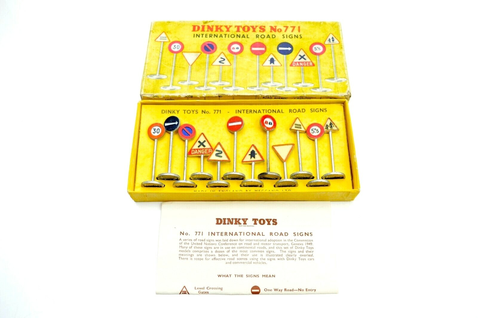 DINKY TOYS no771 ロードサイン DINKY TOYS No 771-INTERNATIONAL ROAD SIGNS-ORIGINAL BOX WITH