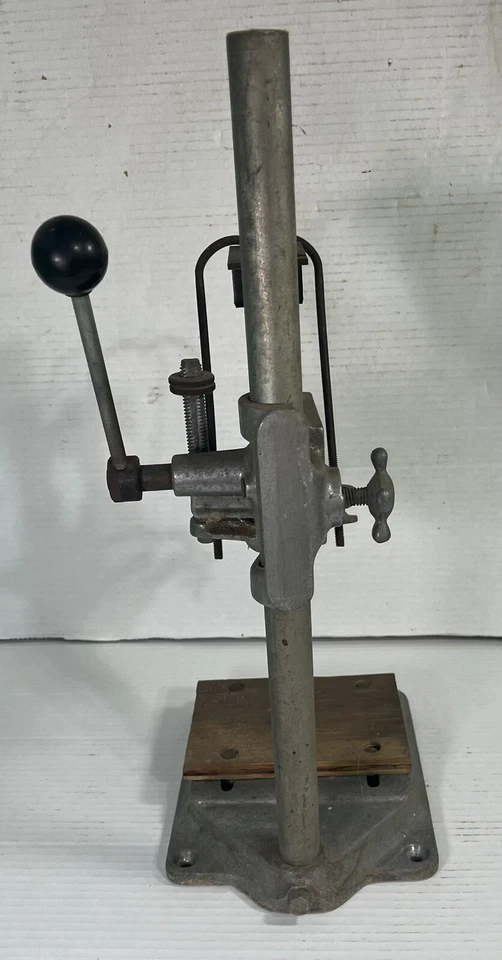 Prensa de soporte de taladro Dayton vintage modelo-2z040 se adapta a taladros de 1/4" 3/8" hechos en EE. UU. Foto 3 de 4