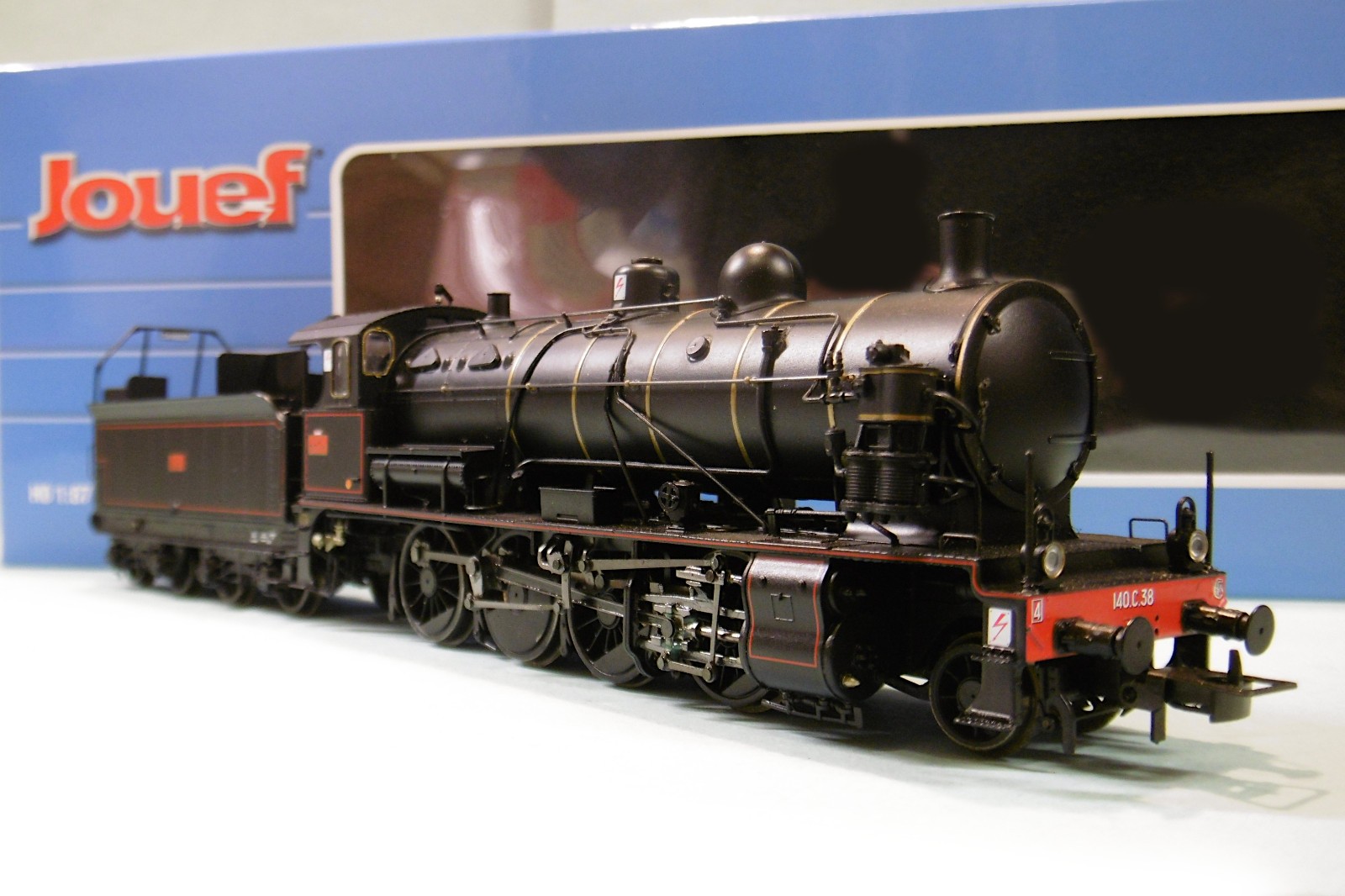 Locomotive 140 C 38 Jouef HJ2406 la solution HO pour des manoeuvres réalistes