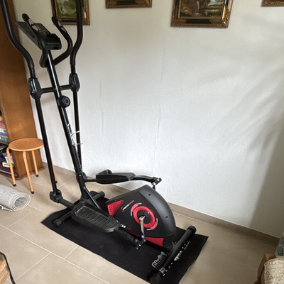 Sportstech Ellipsentrainer magnetisch mit beweglichen Armen, schwarz/rot