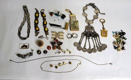 Vintage Jewelry Lot Mixed Wear Repair Craft Junk Box Earrings Necklaces Medals - Picture 3 of 24