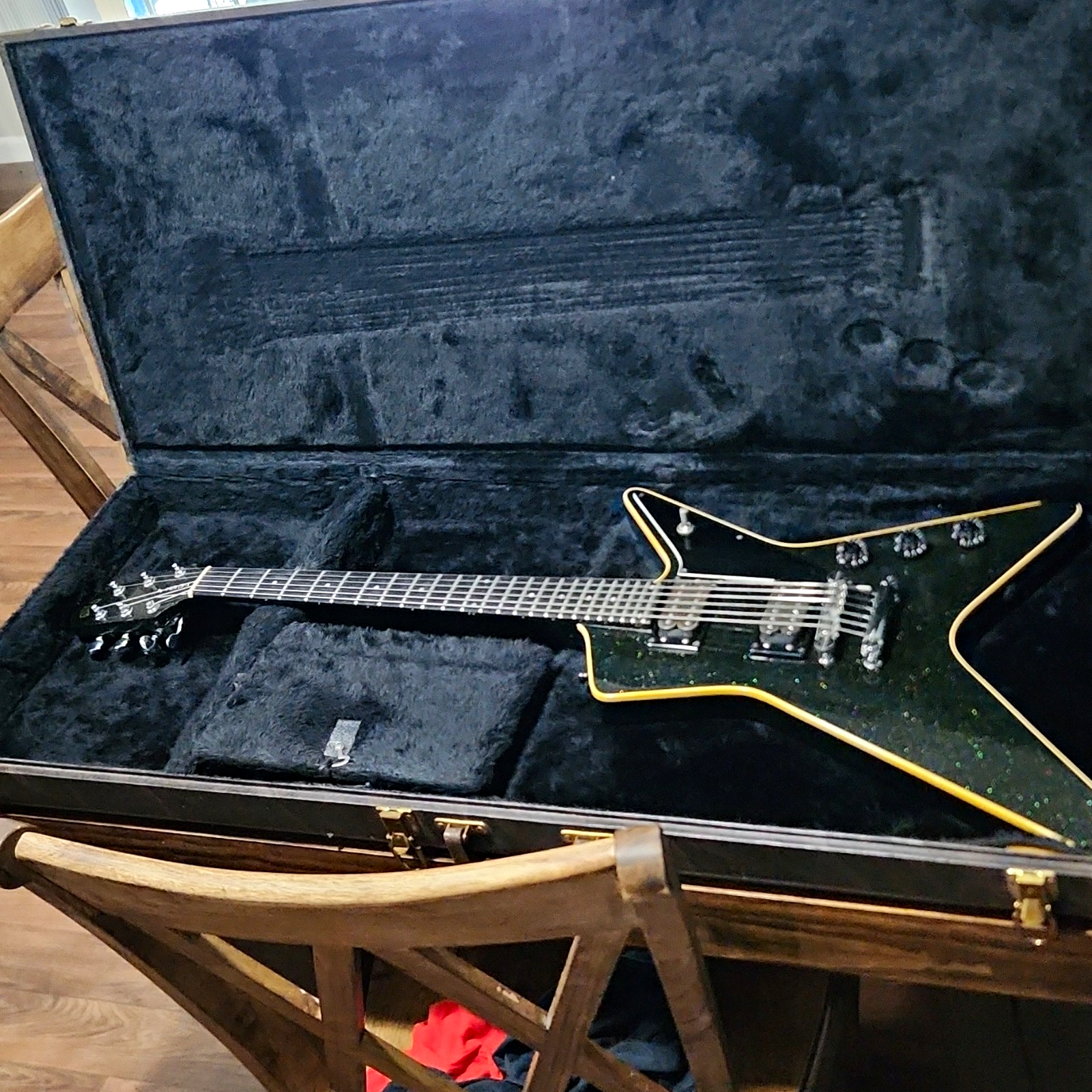 Guild X-82 NOVA Solid Body 6-String 24-Fret Black w/ Hard Case