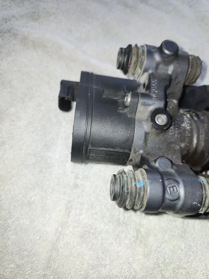 Pinza de freno de estacionamiento trasera izquierda E Ford Mustang Shelby GT500 2020 Foto 4 de 4