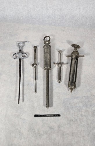 Lot of 5 Metal & Glass Veterinary Medical Syringes Glass Barrels & Instrument