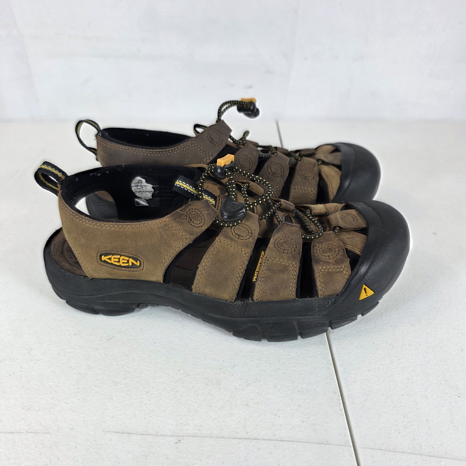 Sandali Keen Newport H2 impermeabili punta chiusa trail escursionismo marroni da uomo taglia 9