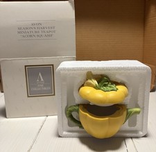VINTAGE Avon Seasons Harvest Miniature Teapot Acorn Squash 2" Tall. B1