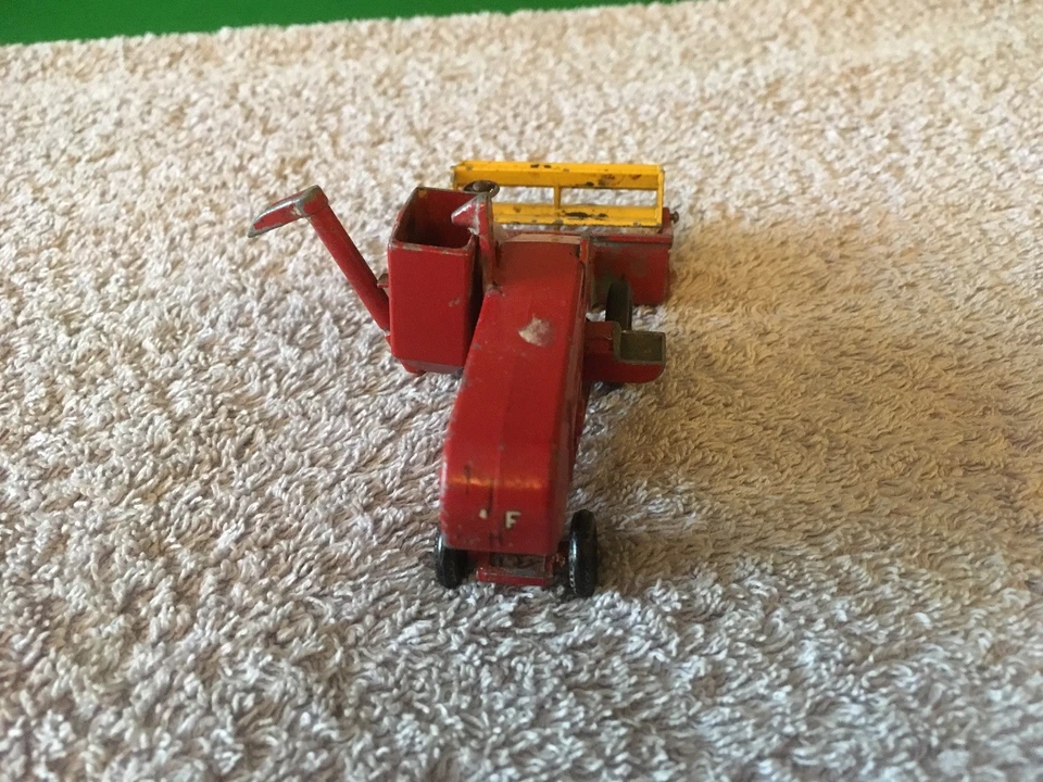 Matchbox Major Pack No.5 Massey Ferguson Combine Harvester - Image 4 of 4