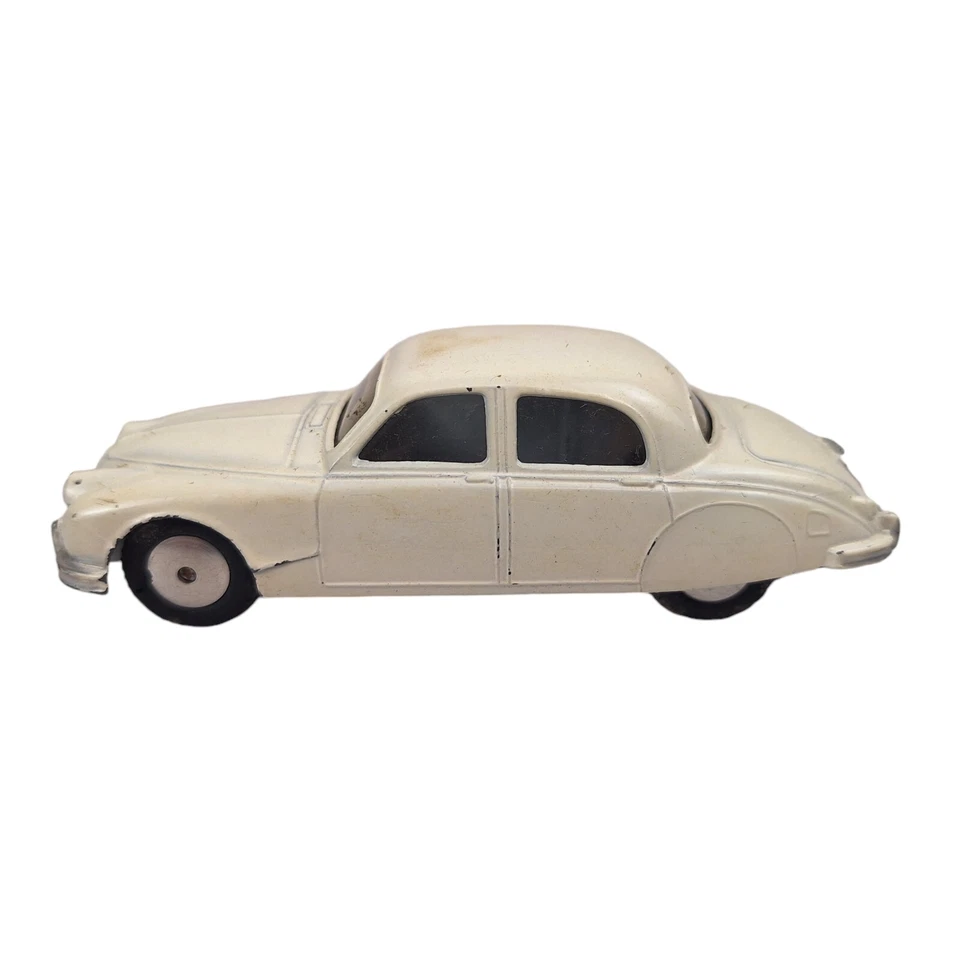 Corgi Toys 208 Jaguar 2,4 litros berlina blanco fundido a presión en caja Foto 2 de 4