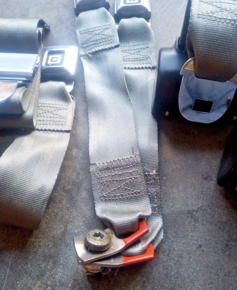 Juego de cinturón de seguridad interior verde GM Oldsmobile 1977-85 OEM LOC-189DG Foto 4 de 4