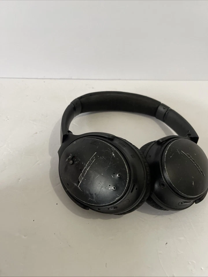 Bose QuietComfort 35 ii Over the Ear Headphone - Black - Image 3 of 4