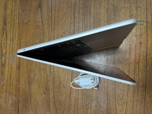 2022 MacBook Air 13.6 inch Apple M2 chip A2681 512GB SSD 8GB Ram Starlight issue - Afbeelding 9 van 17