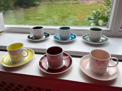 Susie Cooper - 6 x Wedgwood Star Burst Green Star Kaffeetasse und Untertasse Set.