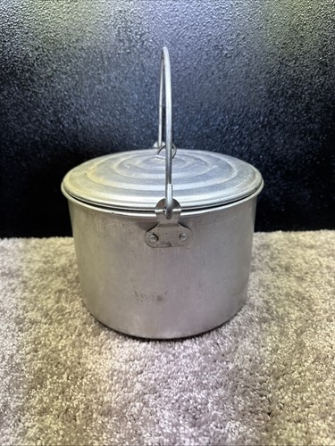 Vintage metal Cooking Pots - Picture 2 of 6