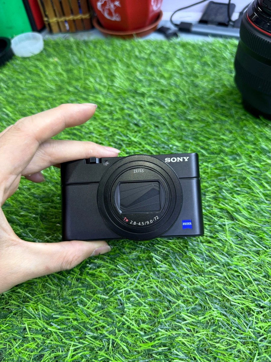 Sony Cyber-Shot DSC-RX100M6 VI 20.2MP Compact Digital Camera