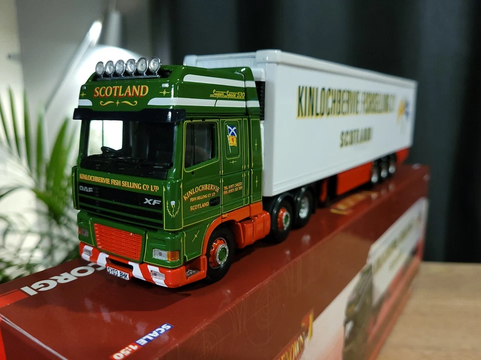 Corgi CC13239 DAF XF 530 SSC KInlochbervie Fishselling Co. Fridge Trailer New - Image 3 of 4