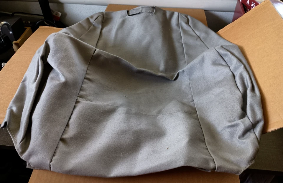 Cubierta de asiento con canastilla delantera 50/50 Coverking Custom Fit modelos Saturn SC2 seleccionados Foto 2 de 4