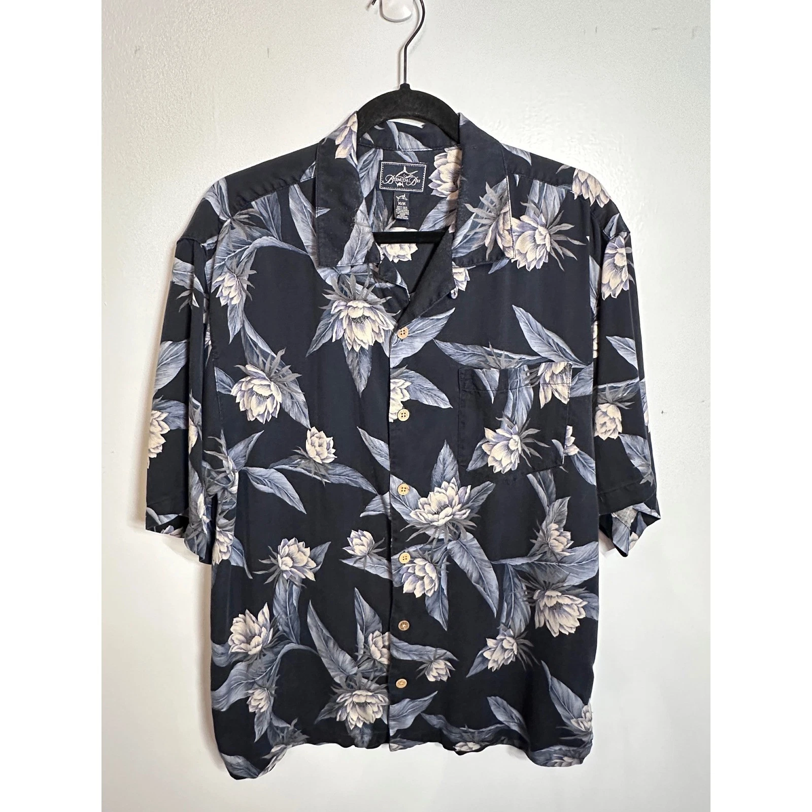 Bermuda Bay Mens Silk Floral Hawaiian Camp Shirt Navy Blue Short Sleeve Size M