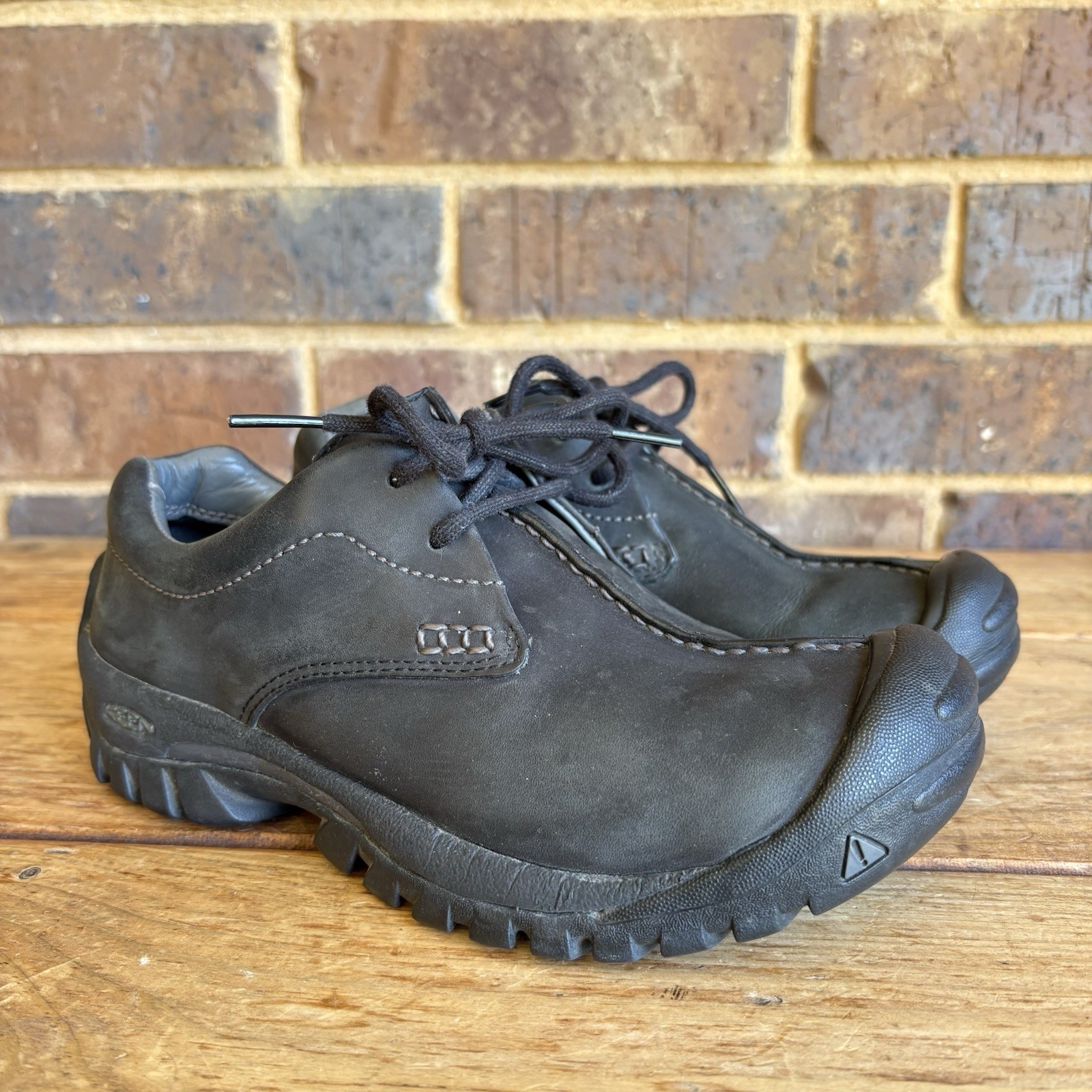 Scarpe da donna Keen Boston III misura 6 5 nere in pelle stringate