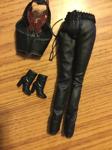 Mattel Barbie doll Shakira black leather doll outfit - Picture 2 of 2