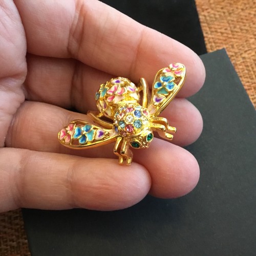 Vintage Signed JOAN RIVERS Limited Edition Wild Flowers Bee Pin. - Picture 3 of 12