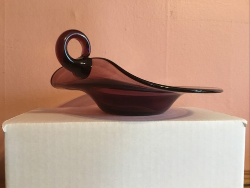 Vintage Purple Glass Bon Bon Dish With Handle Beautiful Color - Picture 3 of 8