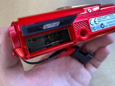 フェラーリレジタルモデル2003 オリンパスカメラ オリンパス、フェラーリレッドのデジカメ「Ferrari DIGITAL