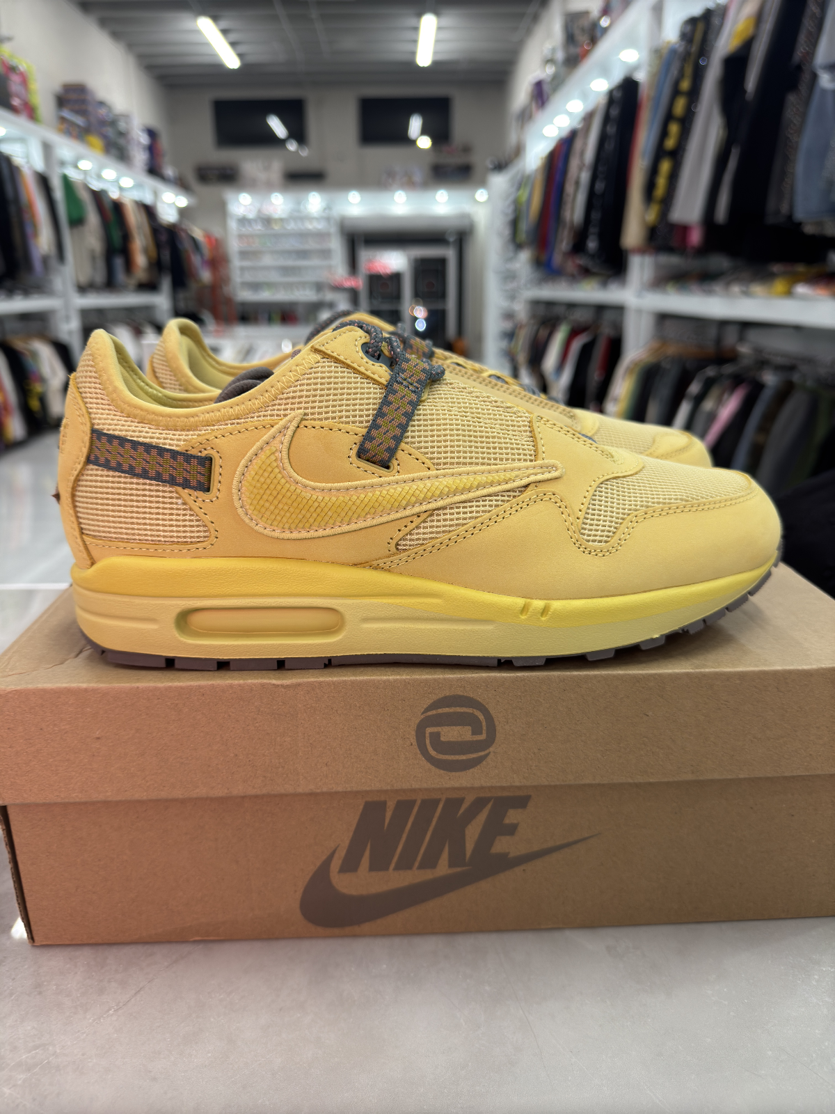 ✅Size 9.5 - Nike Air Max 1 x Travis Scott Saturn Gold✅