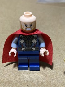 LEGO 6868 Marvel Super superheroes 2012  THOR ONLY (regular Cape, Not Cloth)