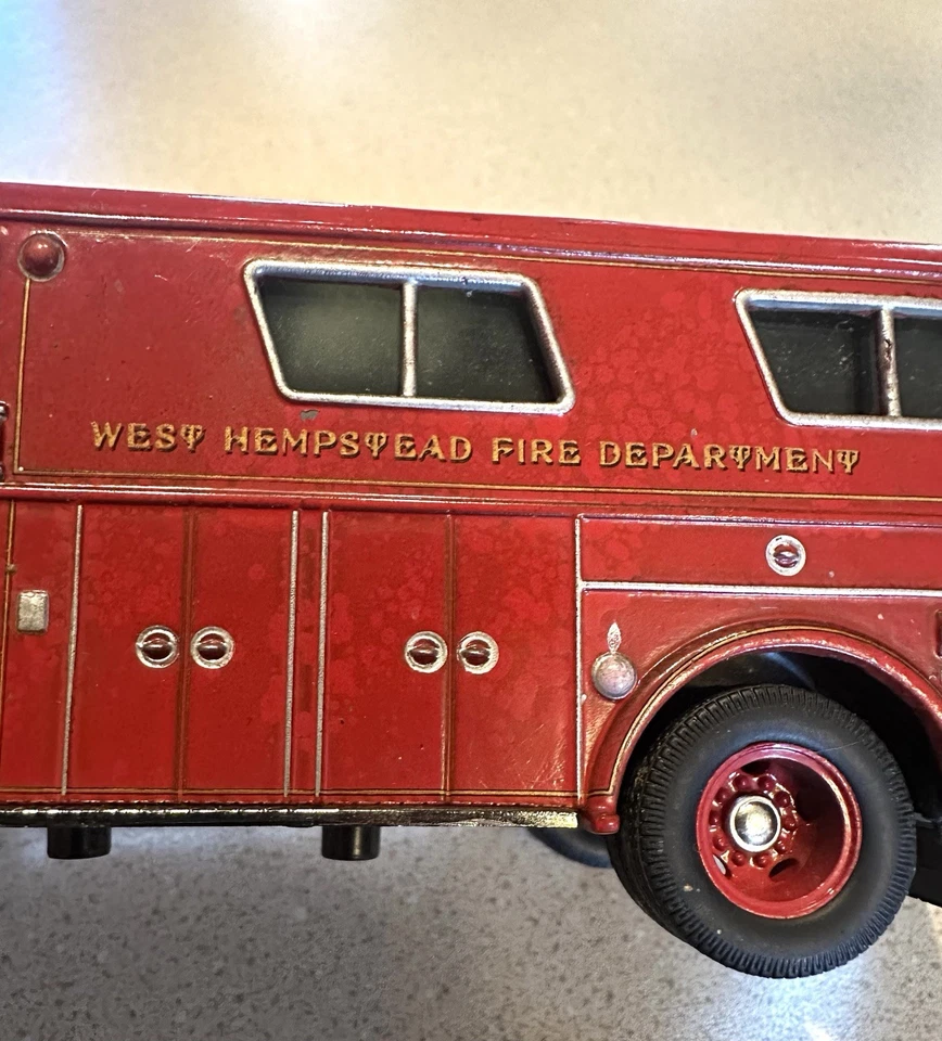 1/50 Signature Models West Hempstead Fire Department 1960 Mack C Rescue - Image 2 of 4