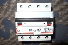 DISJONCTEUR DIFFERENTIEL 4POLE 10A 300mA TYPE AC COURBE C TETRA 10AMPERE LEGRAND