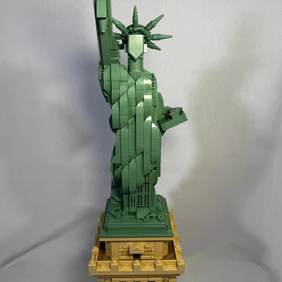 Lego Architecture Statue of Liberty 21042 99% Complete Free Postage - Image 3 of 4