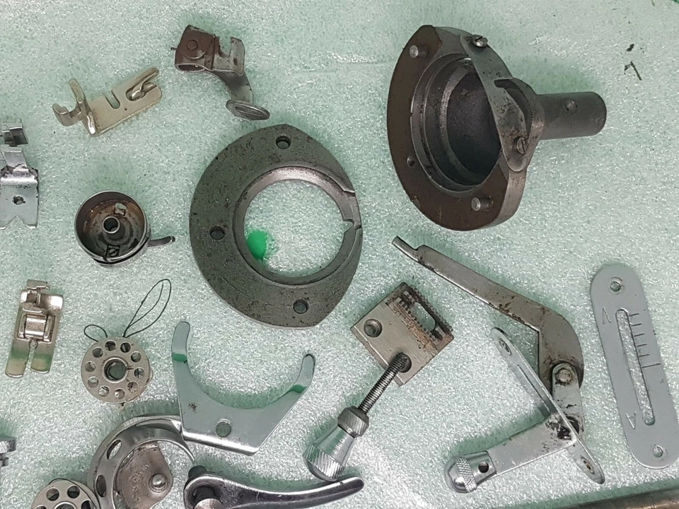 Universal Commodore Sewing Machine parts +Accesories inc base plate, piping foot - Image 3 of 4