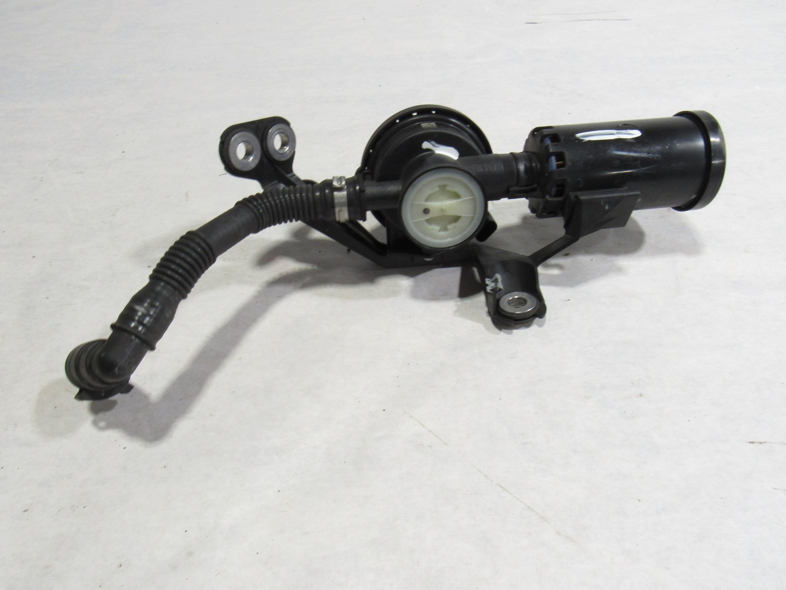 20-24 BMW M8 F93 2022 Fuel Vapor Canister Duct Filter W/ Vent Pipe  