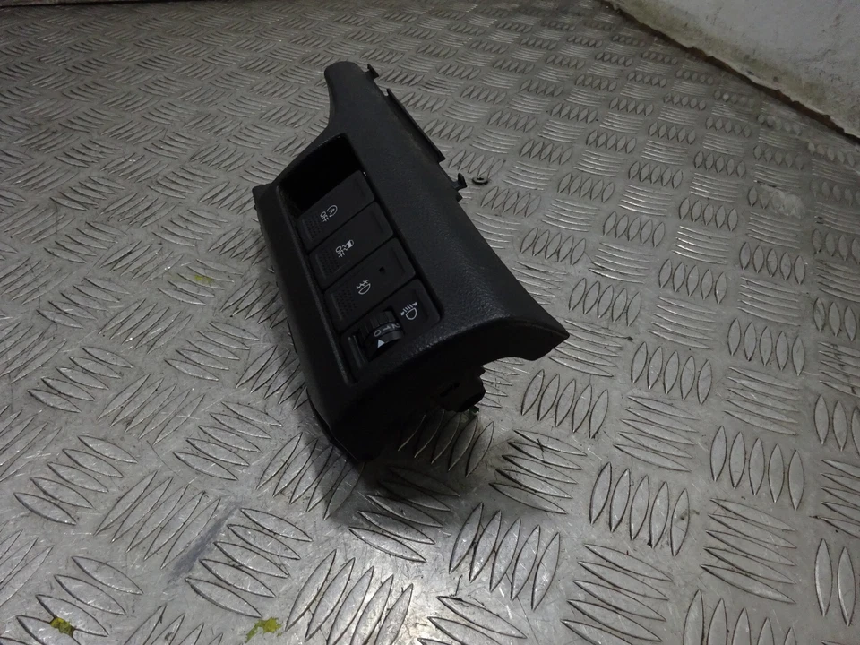 Suzuki Vitara SZ-T MK4 APK 2016 5 puertas escotilla 1,6 gasolina interruptor de faros *1149 Foto 3 de 4