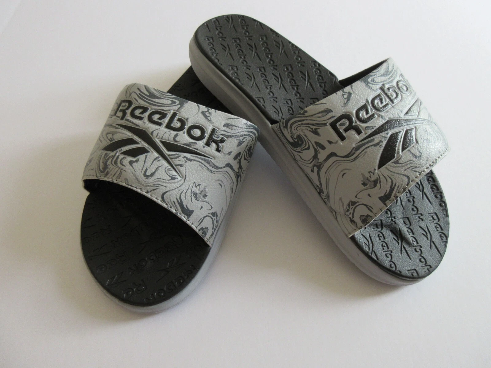 Reebok Women's Casual Lightweight Comfort Slide Sandal Black/Gray Color New