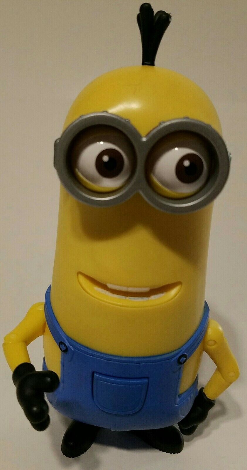 Minions Thinkway Toys Universal Studios Moving Eyes, Mouth Arms, Kevin Figure 5"