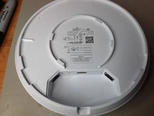 Ubiquiti Networks UAP-AC-PRO 1300Mbps Wireless Access Point / With Mounting Kit