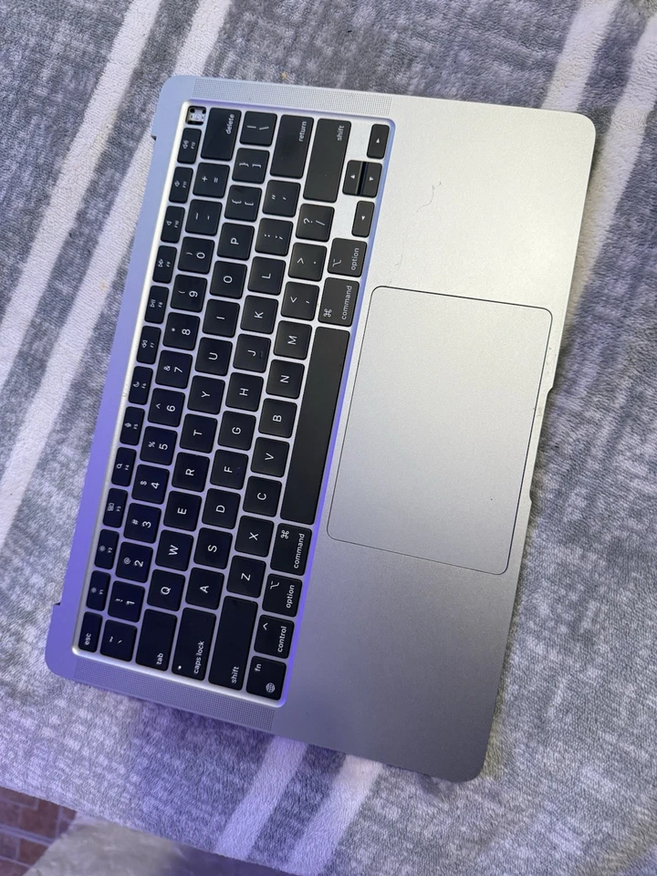 MacBook Air A2337 M1 2020 Foto 2 de 4