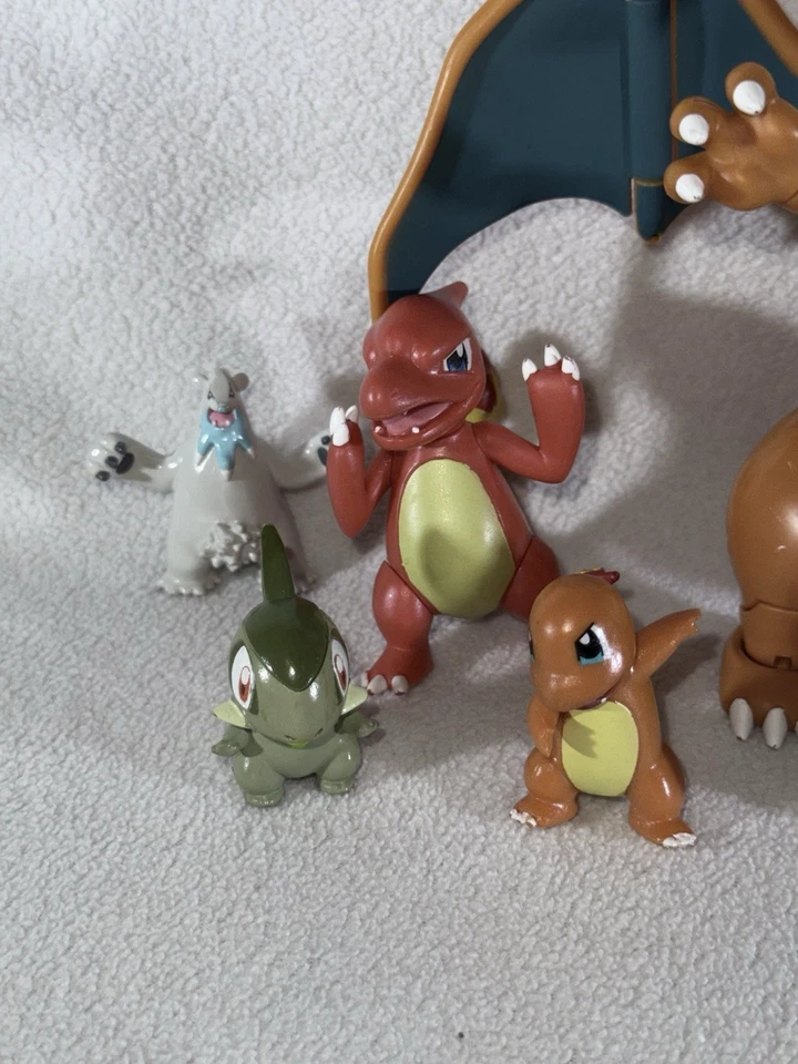 Lote de 11 figuras Pokémon Charizard, Charmander, Ditto, Munchlax + Leer más Foto 2 de 4