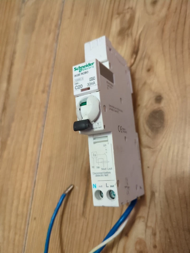 Schneider IKQE C 20 Rcbo 20 Amp 30mA Type C A9D17820 Type A, SENT FAST , REDUCED - Image 2 of 4