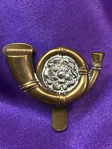 Genuine WW1/2 KOYLI Kings Own Yorkshire Light Infantry BiM Cap Badge w/slider