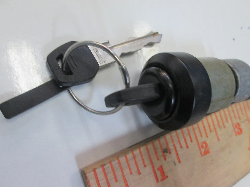 INTERRUPTOR DE ENCENDIDO Y LLAVE PORSCHE 944 944 TURBO 951 944S2 968 NUEVO GENUINO PORSCHE Foto 3 de 3