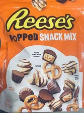 Reese's Popped Snack Mix Peanut Butter Cups Pretzels Popcorn 8 Oz Bag