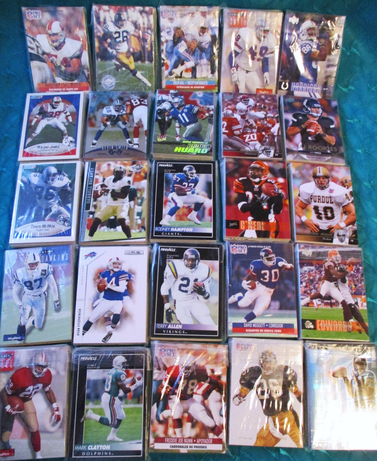 25 Packs of 20 ea. NFL 1990/2000s Unopened Football Card Lots (500